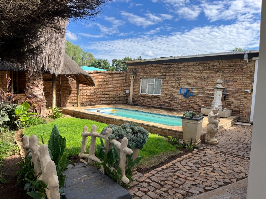 3 Bedroom Property for Sale in Potchefstroom South North West